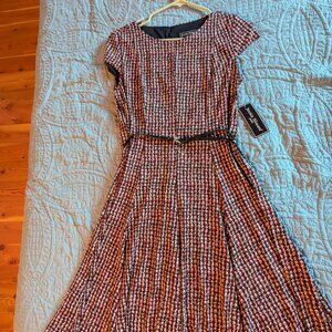 Jessica Howard PETITE Dress size 6.  Patterned- maroon and cream